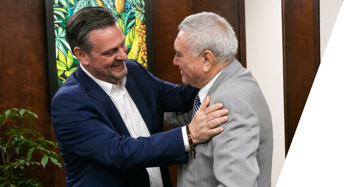 MARCELO OKAMURA, PRESIDENTE DO inpEV, COM O MINISTRO DA AGRICULTURA, PECUÁRIA E ABASTECIMENTO DO BRASIL, CARLOS FÁVARO.