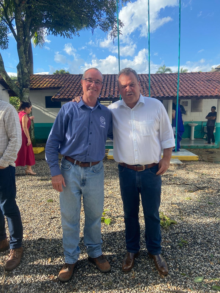 Foto: Jair Furlan e Thales Fernandes após a solenidade oficial